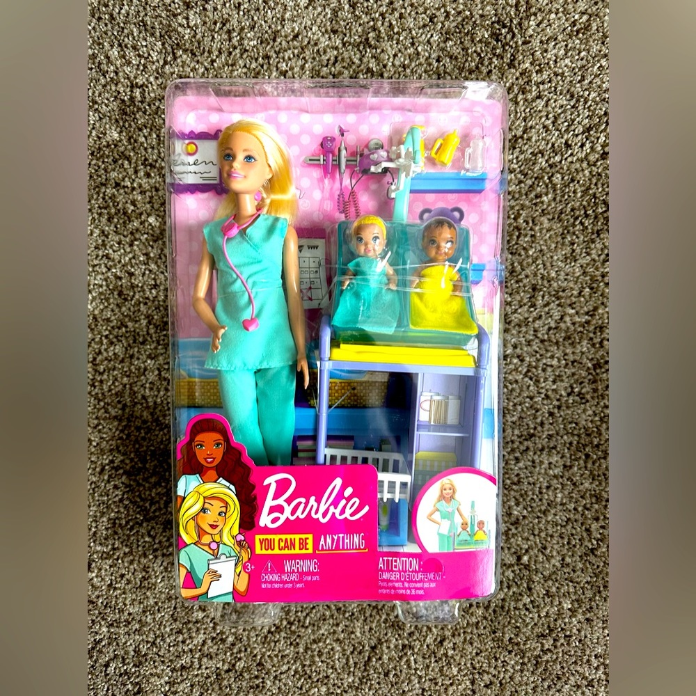 NWT Pediatrician Barbie 👶🏾👶🏻👶🏼